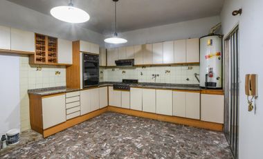 CASA INTERNA DE 3 DORMITORIOS EN VENTA - ABASTO