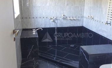 Excelente casa con pileta en Fisherton tradicional.