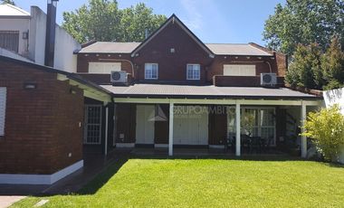 Excelente casa con pileta en Fisherton tradicional.