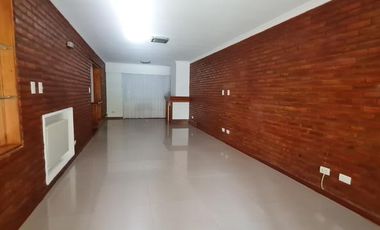 Excelente casa con pileta en Fisherton tradicional.