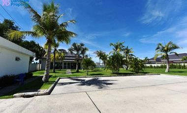 Luxury 4-Bedroom Pool Villa in Hua Hin at Palm Villas