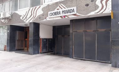 Venta ESPACIO de cochera a 50 mts. de Plaza Colón