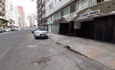 Venta ESPACIO de cochera a 50 mts. de Plaza Colón