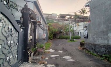 Tanah bonus bangunan rumah 2 lantai dijual di Legian, Kuta
