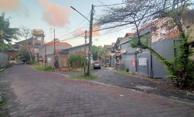Tanah bonus bangunan rumah 2 lantai dijual di Legian, Kuta