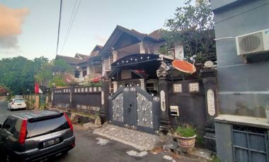 Tanah bonus bangunan rumah 2 lantai dijual di Legian, Kuta