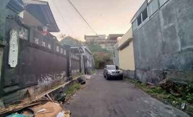 Tanah bonus bangunan rumah 2 lantai dijual di Legian, Kuta
