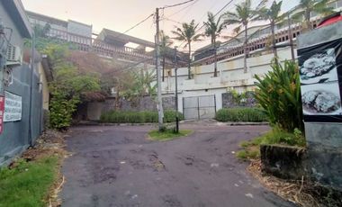 Tanah bonus bangunan rumah 2 lantai dijual di Legian, Kuta