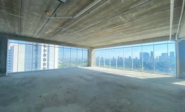¡HERMOSAS OFICINAS EN EL COUNTRY!