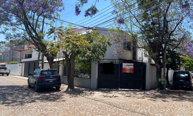 Casa en venta y renta semi-amueblada en Jurica Pinar