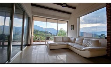 Casa Dúplex Campestre en Arriendo en Envigado Sector Loma del Escobero