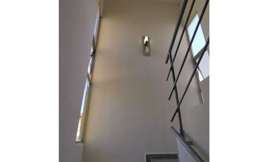 Alquilo Extraordinaria casa amoblada con las 3B