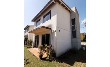 Alquilo Extraordinaria casa amoblada con las 3B