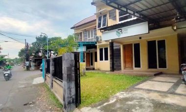 Rumah 2 Lantai Pinggir Jalan Barat Nologaten Ambarukmo