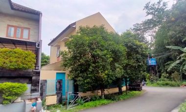 Rumah 2 Lantai Pinggir Jalan Barat Nologaten Ambarukmo