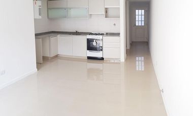 (RETASADO) A ESTRENAR PH 2 Ambientes. Planta Baja con Patio Parrilla Baño Completo dor/c. Placard Excelente Categoria