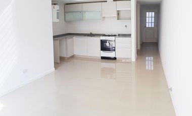 (RETASADO) A ESTRENAR PH 2 Ambientes. Planta Baja con Patio Parrilla Baño Completo dor/c. Placard Excelente Categoria
