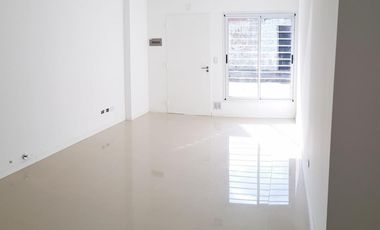 (RETASADO) A ESTRENAR PH 2 Ambientes. Planta Baja con Patio Parrilla Baño Completo dor/c. Placard Excelente Categoria