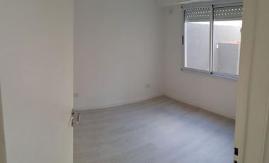 (RETASADO) A ESTRENAR PH 2 Ambientes. Planta Baja con Patio Parrilla Baño Completo dor/c. Placard Excelente Categoria