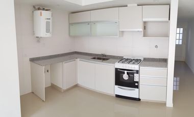 (RETASADO) A ESTRENAR PH 2 Ambientes. Planta Baja con Patio Parrilla Baño Completo dor/c. Placard Excelente Categoria