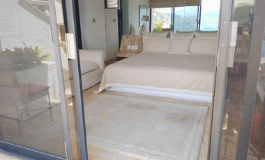 Villa tipo colonial de tres niveles en el fraccionamiento Las Brisas de Acapulco