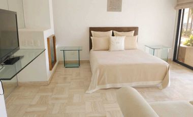 Villa tipo colonial de tres niveles en el fraccionamiento Las Brisas de Acapulco