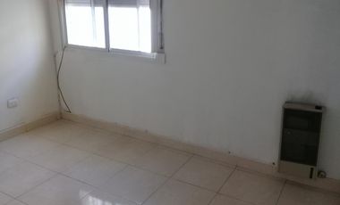 IMPECABLE DEPARTAMENTO DE 3 AMBIENTES AMPLIOS EN PLANTA ALTA.