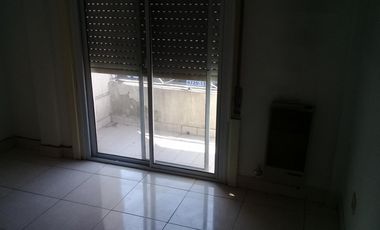 IMPECABLE DEPARTAMENTO DE 3 AMBIENTES AMPLIOS EN PLANTA ALTA.