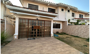 VENTA DE CASA EN VILLA DE LAS FUENTES, URBANIZACION CORONADO GARDEN