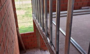 Duplex en barrio privado en Ing. Allan, Varela, totalmente en cuotas