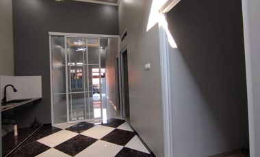 Rumah Terawat Dekat Terminal dan Stasiun Bekasi Hadap Timur J-38881