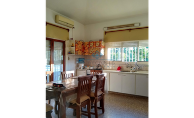 VENTA – CASA 2 DORM EN PLENO CENTRO DE COLONIA CAROYA – APTO CRÉDITO