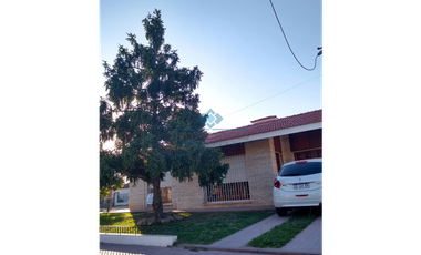 VENTA – CASA 2 DORM EN PLENO CENTRO DE COLONIA CAROYA – APTO CRÉDITO
