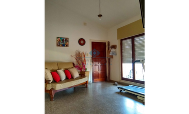VENTA – CASA 2 DORM EN PLENO CENTRO DE COLONIA CAROYA – APTO CRÉDITO