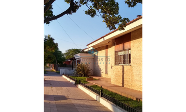 VENTA – CASA 2 DORM EN PLENO CENTRO DE COLONIA CAROYA – APTO CRÉDITO