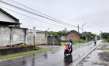 Gudang Strategis dekat Desa Wisata Kasongan