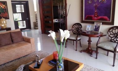 VENTA DE CASA CON VISTA AL LAGO EN SAMBORONDON