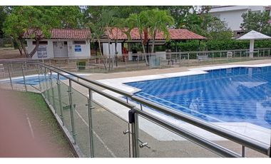 Hermosa Casa en Venta en Condominio   en Girardot