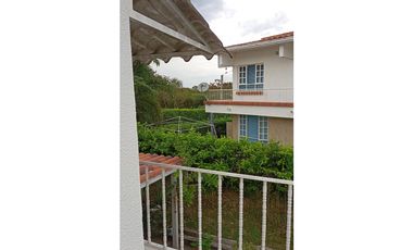 Hermosa Casa en Venta en Condominio   en Girardot