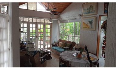 Hermosa Casa en Venta en Condominio   en Girardot