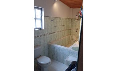 Hermosa Casa en Venta en Condominio   en Girardot