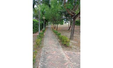 Hermosa Casa en Venta en Condominio   en Girardot