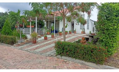 Hermosa Casa en Venta en Condominio   en Girardot