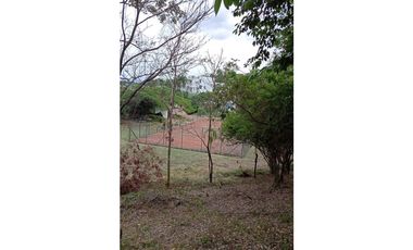 Hermosa Casa en Venta en Condominio   en Girardot