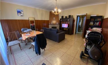 Chalet 3 ambientes. Garage. Zona Chauvín.