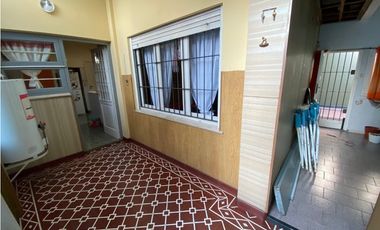 Chalet 3 ambientes. Garage. Zona Chauvín.