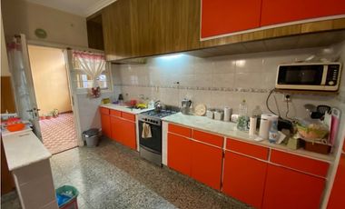 Chalet 3 ambientes. Garage. Zona Chauvín.