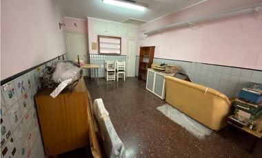 Chalet 3 ambientes. Garage. Zona Chauvín.