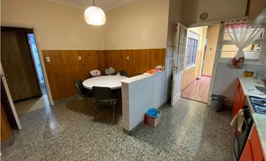 Chalet 3 ambientes. Garage. Zona Chauvín.