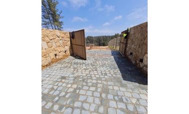 Amplio Terreno en Seguro condominio, Los Pinos